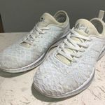 APL  Techloom Phantom White Womens 9 running shoes Photo 0