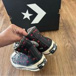 Converse  all Star Chuck Taylor hi top kiss lips embroidered lace up shoes sz7 Photo 4