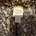 Evereve Roan + Ryan Black, Mustard & Cream Floral 3/4 Sleeve Ruffle V Neck Top Black Size XS Photo 4
