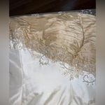 None Beautiful Boutique Tiered Wedding Gown! Photo 5