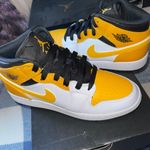 Jordan 1 Mid Photo 1