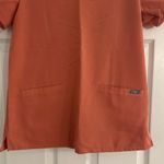 FIGS Women’s coral V Neck Casma Three-Pocket Scrub Top Size Small coral 1516 Photo 2