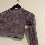 Long Sleeve Seamless Purple Camo Workout Crop Shirt Size Small Photo 2