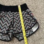 Lululemon black & white chevron print athletic shorts size 6 Photo 8