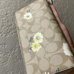 Coach Accordion Zip Wallet In Signature Canvas With Daisy Print c3370 Photo 2