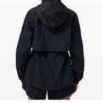 Lululemon Evergreen Anorak – True Navy/Black – Size 6 – Packable Belt Bag Photo 1