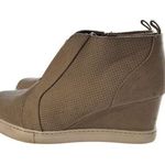 A New Day Side Zip Tan Wedge Heel Faux Suede Vegan Sneakers Womens Size 9.5 Photo 5