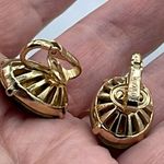 Trifari Vintage  ( crown) back facetted clip earrings Photo 3