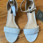 New NWT Daily Shoes San Francisco Gray Faux Suede‎ Strappy Sandals Size 6.5 Silver Photo 0