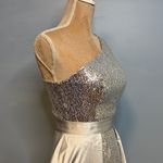 Glamorous One Photo 6