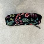 Vera Bradley  RFID Floral Print 3 Piece Makeup And Toiletry Set Gently Used Photo 7