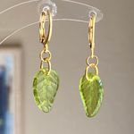 Handmade fairy forest vintage retro aesthetic style simple Czech glass leaf dangle earrings🍃💚 Photo 3