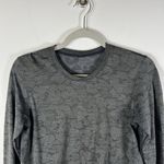 Lululemon Gray camo Breeze By Long Sleeve Women’s Size Medium Athletic Running Photo 1
