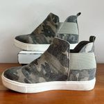 Soda  Taylor Green Camo Hidden Wedge Sneakers Shoes Women's Size 7 M Photo 1
