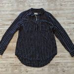 Universal Threads ✨ Universal Thread Navy Grey Striped Popover Top ✨ Photo 3