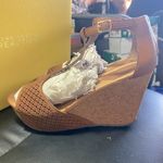 Kenneth Cole Sole Tan Platform Wedge Sandals Toffee Caramel Size 8.5 Photo 5