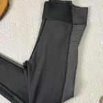 Women’s Offline by Aerie 7/8 leggings Black and Gray Size Large‎ Photo 1