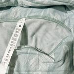 Lululemon Swift Speed High-Rise Crop 21 Reverberate Chevron Jacquard Silver Blue White Photo 5