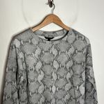 Banana Republic Factory Crewneck Long Sleeve Gray White Snakeskin tee size M Size M Photo 2