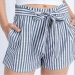 Love Tree  Women’s Paperback Shorts Size Large Photo 0