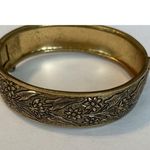 VTG Brass Hinged Floral Embossed Metal Bracelet Gold Beautiful Condition Photo 8