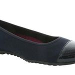 Munro Women's  Navy Henlee Patent Leather Cap Toe Flats sz 8.5 Photo 0