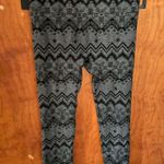Woman’s Jaquard Fleece Lined Leggings black and gray size Large Photo 4
