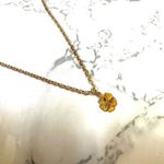 Gold tone dainty flower necklace Photo 2