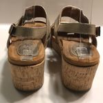Euro Soft by Sofft Women’s Kahley Metallic Gold Strappy Cork Wedge Sandals Size 7.5 Photo 7