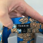 Torrid  Women Sz 1 Blue Sleeveless‎ Blouse Top Shirt Neck Tie Floral Flowers Photo 5