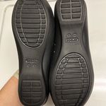 Crocs  Women’s Gianna Black Rounded Ballet Flat with Chain Link Accent- Size 6 Photo 7