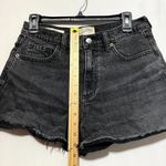 Universal Threads Universal Thread 90s Cut-Off Shorts Women's 6 Black Denim High-Rise Photo 3