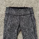Lululemon  black & white pattern mesh panel leggings size 6 Photo 2