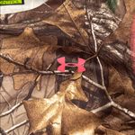 Under Armour  Fitted Camouflage Heat Gear Top SIZE L Photo 1
