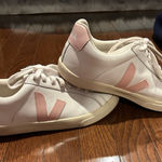 VEJA  Sneakers Photo 0