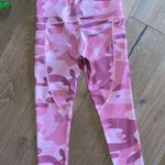 Zyia  Pink Camo Cropped Light n tight Photo 2