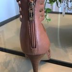 Jessica Simpson  boot heels Photo 2