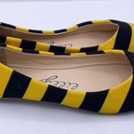 The Comfy Lillybee U striped black/yellow casual flats women’s Size 6 Photo 2