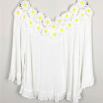 Judith March  oversized low shoulder daisy top sz small Photo 0