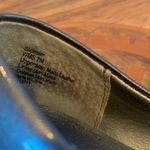 Kenneth Cole Gray Patent Leather Peep Toe Ballet Flats with Flower Accents Women’s Size 7 Photo 3