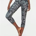 Athleta Salutation Stash Pocket Tie Dye Capri Legging Gray Size 1X Photo 0