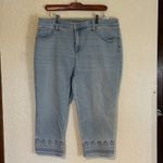 Chico's  14P So Slimming Girlfriend Slim Crop‎ Capri Light Wash Embroidered Jeans Photo 2