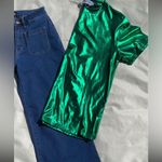Boutique NWOT Metallic shiny short sleeve top size M Photo 4