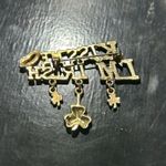 St. Patrick's Day Green Gold Tone Kiss Me i'm Irish Collectible Dangle Lapel Pin Photo 2