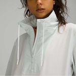 Lululemon Pack Light Pullover (Packable) – Ocean Air Like New 2021 Size 4 Photo 3