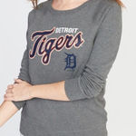 5th & Ocean MLB Detroit Tigers Logo Graphic Raglan Sweatshirt Photo 0