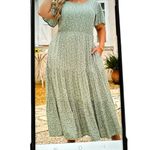 Women’s Plus Size Spring, Summer Boho, Tiered Floral Dress with Pockets. Size 26 Green Photo 3