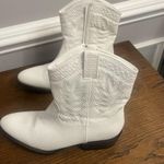 Coconuts by Matisse  Derringer White round toe cowgirl booties 7 concert wedding Photo 5