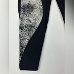 Lululemon * Sweat And Repeat Crop workout leggings size 8 Photo 4
