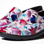 Woman's Clogs Klogs Footwear Ascent Happy Flowers Patent Size 7 Photo 0